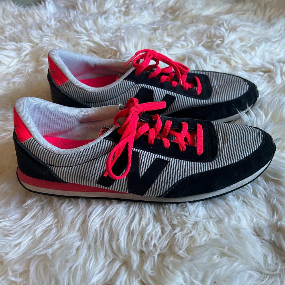 New Balance tennis shoes size 11